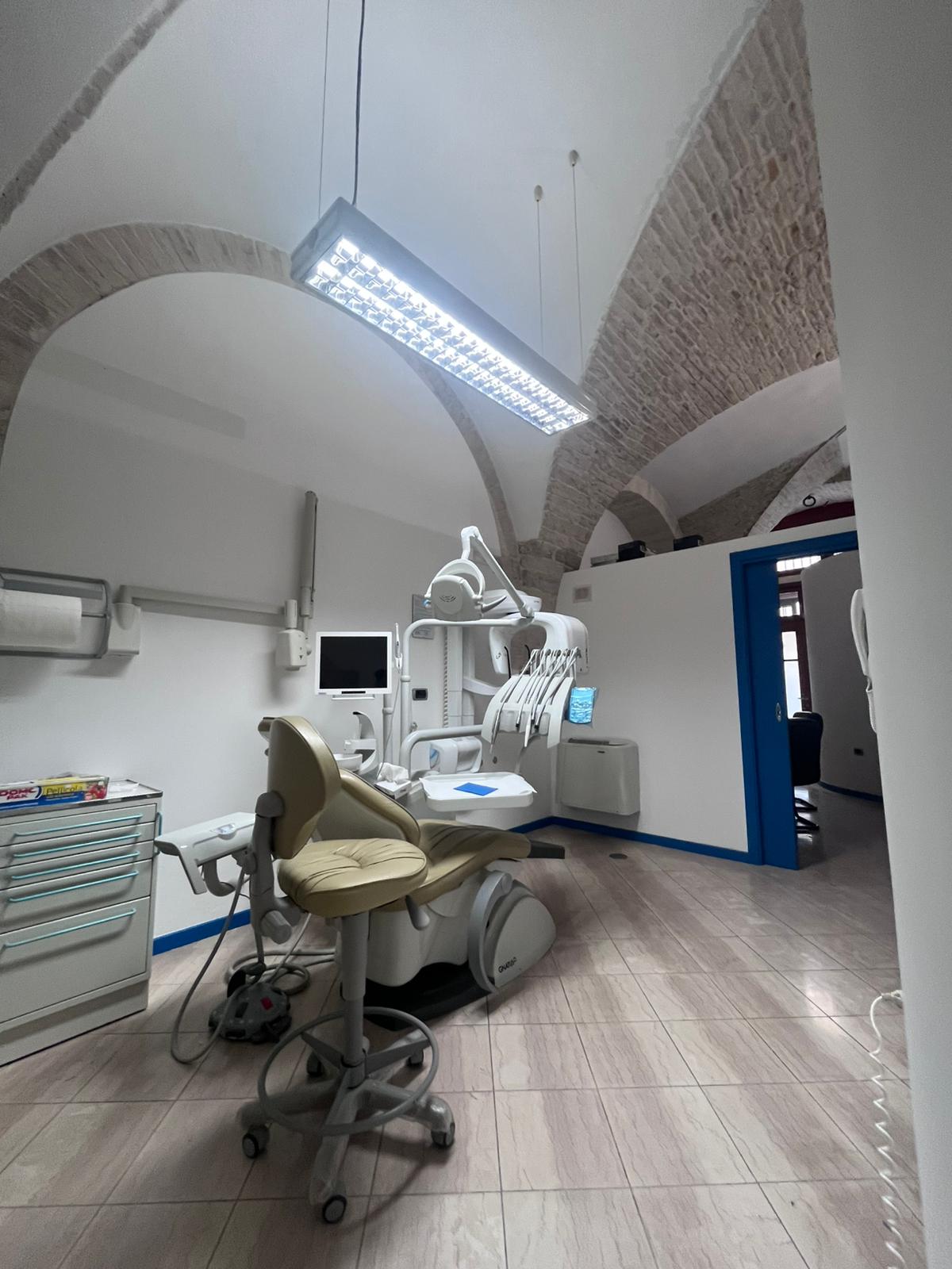 Sala operatoria con archi in pietra pugliesi